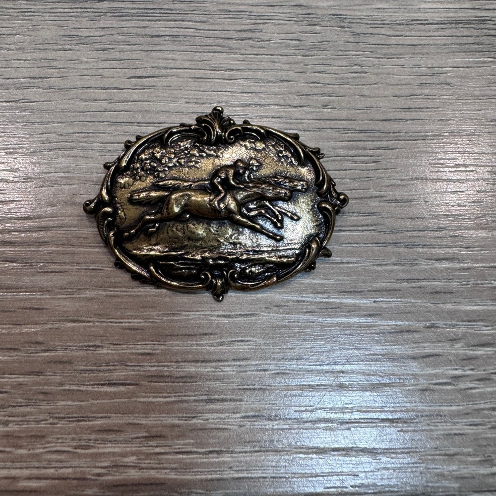 Vintage Style Equestrian Horse Racing Brooch Antiqued Bronze Tone Oval Lapel Pin